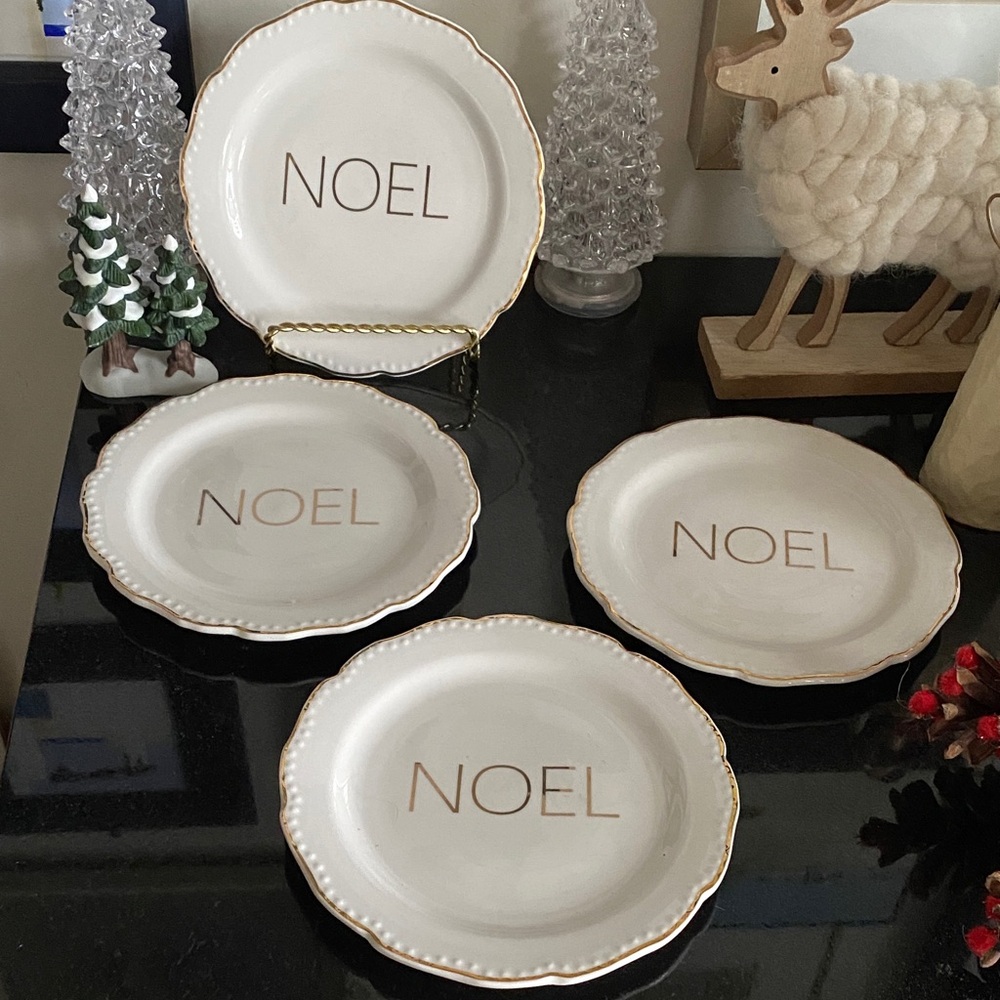 Fraîche Set 4 Noel Off White and Gold Porcelain Holiday Plates